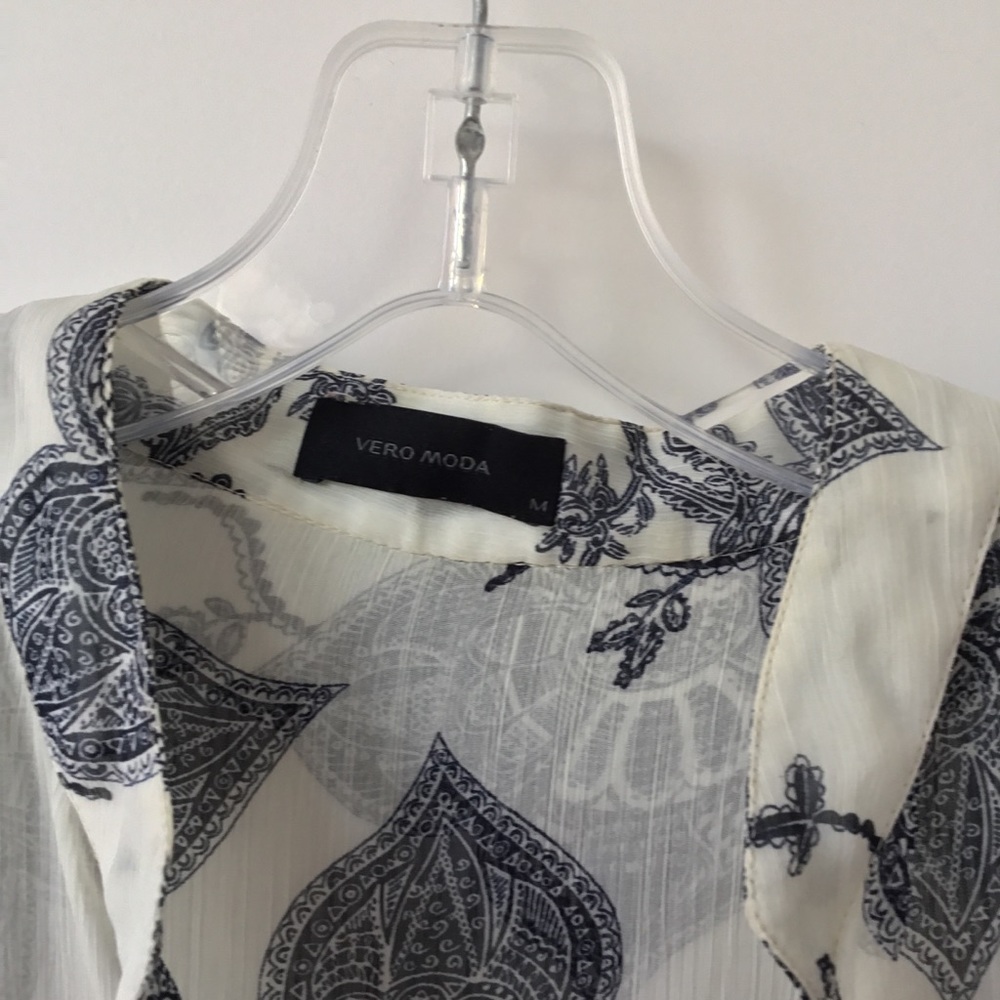 Blouse - Picture 2 of 3